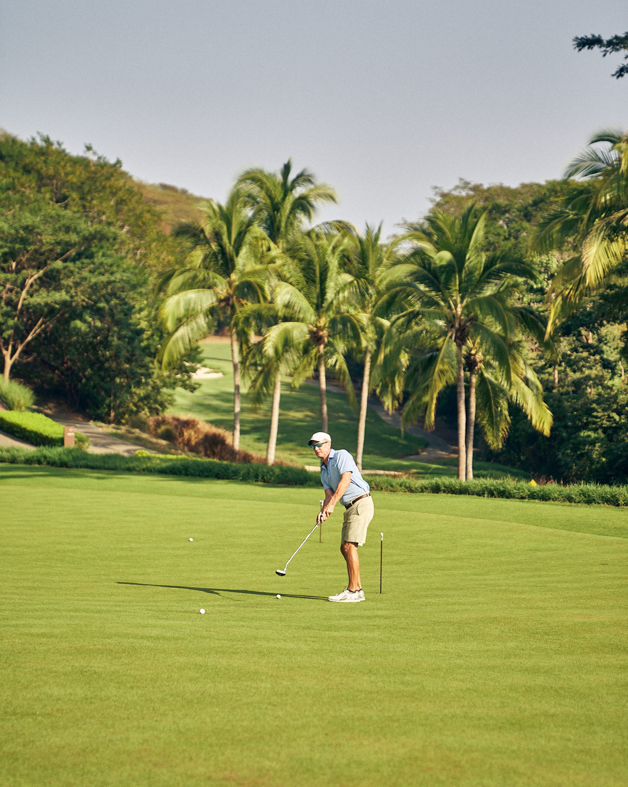 A golfer putting on the Ocean Course at Peninsula Papagayo